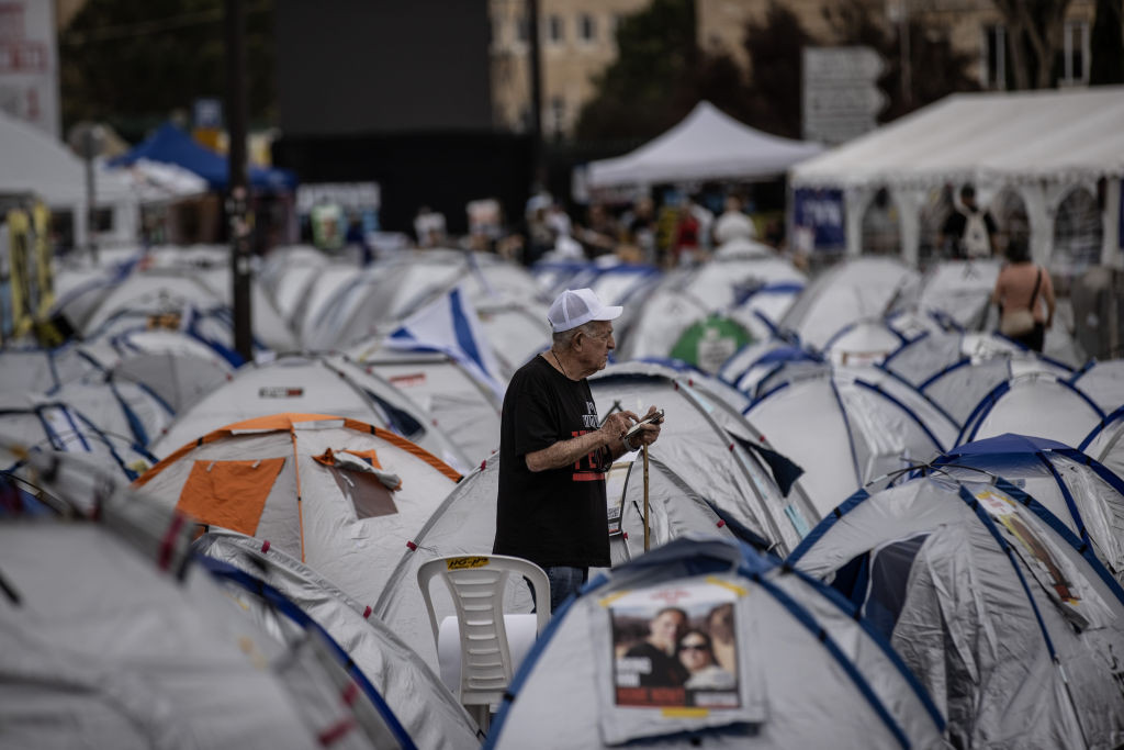 „Nu veţi avea nici zi, nici noapte". Proteste de amploare împotriva lui Netanyahu. Oamenii cer demisia premierului
