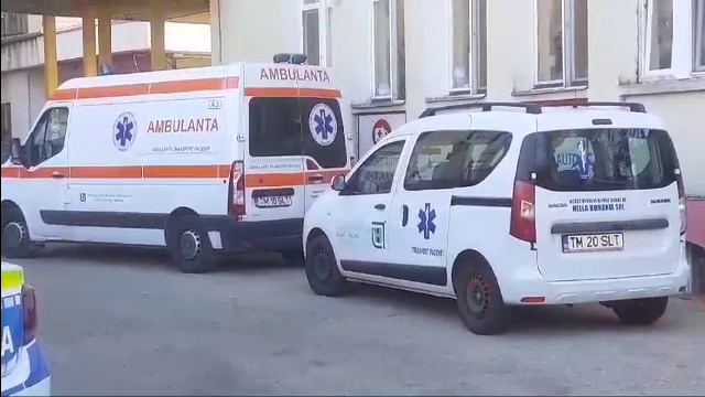 86 elevi şi 21 de profesori de la un liceu din Timişoara au ajuns la spital cu simptome de intoxicaţie. Nu se cunoaște cauza