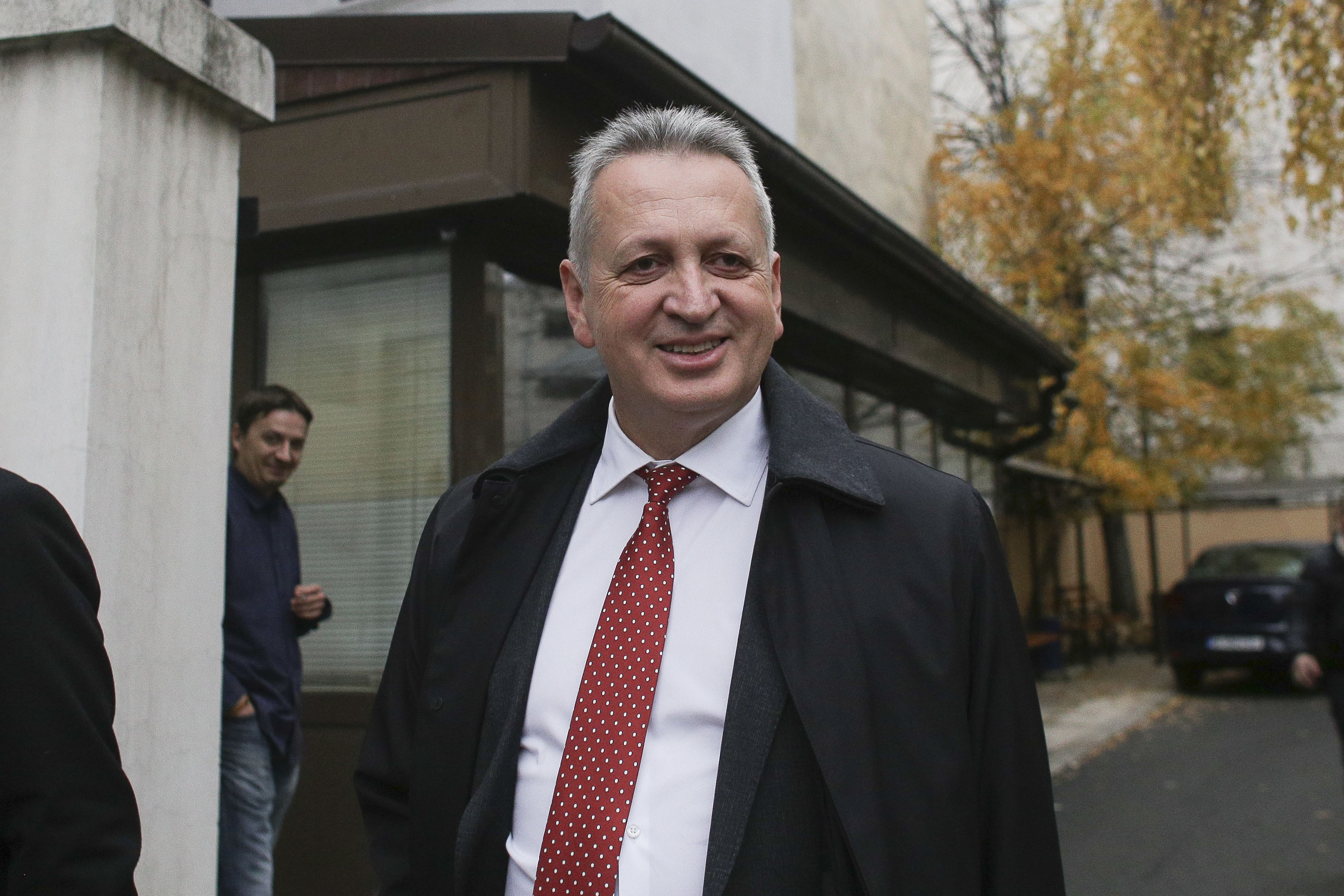 După 8 ani, DNA a clasat un dosar al fostului ministru Relu Fenechiu, acuzat că ar fi luat o mită de 4,3 milioane euro