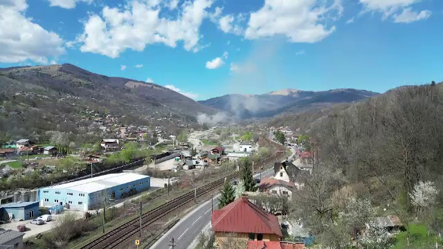 Incendiu de proporții la o casă din Comarnic. Fumul dens a putut fi văzut de la mare depărtare | VIDEO