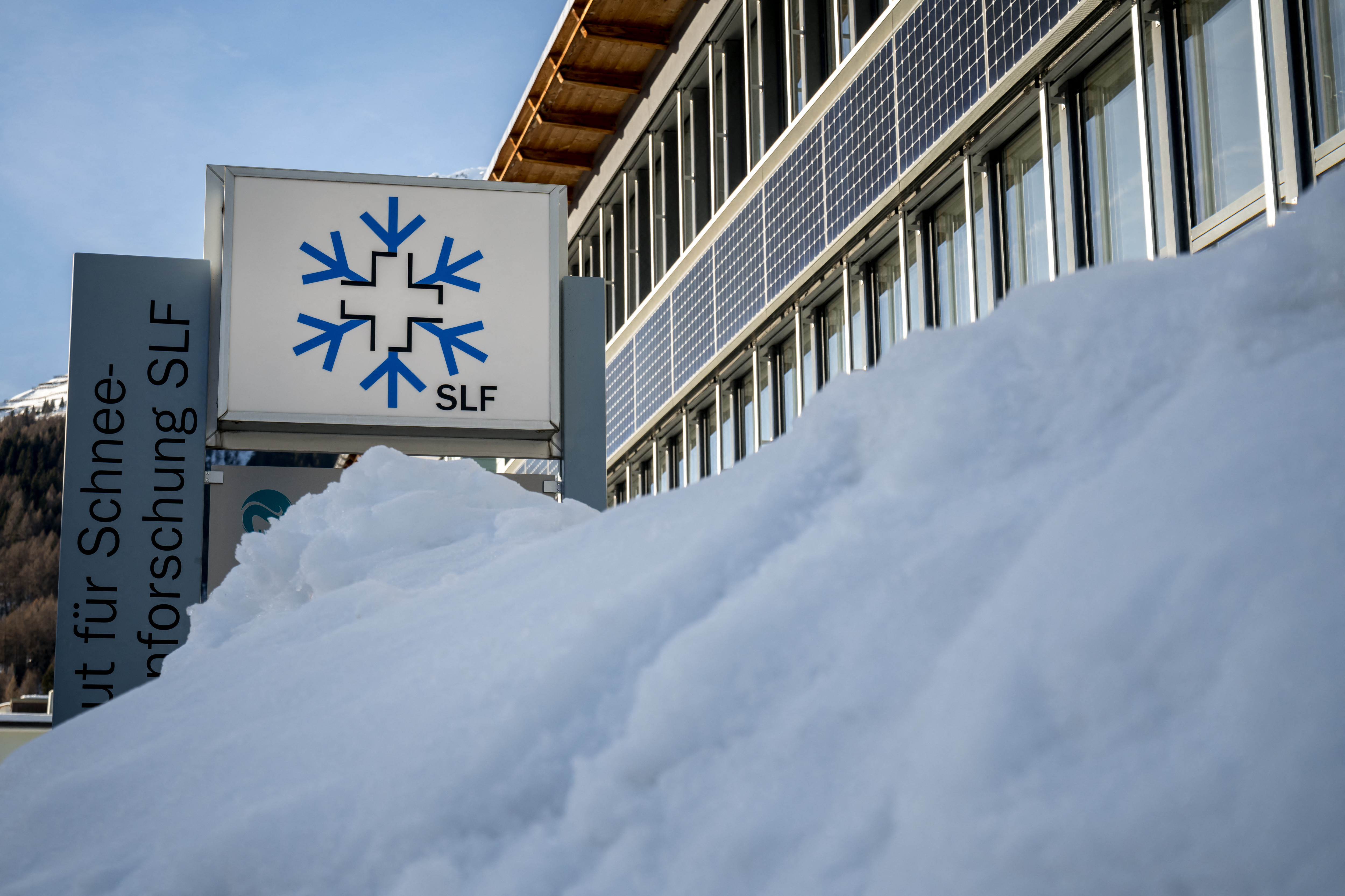 Ninsorile abundente din Suedia au paralizat traficul rutier. Reacția șoferilor. „Guvernul este încă în vacanţă de Paşte”