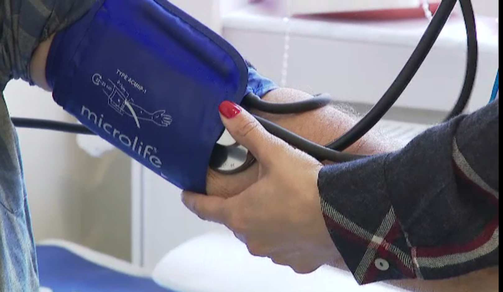 Categoriile de români scutite de „taxa pe boală”. Cei cu afecțiuni cronice protestează: Nu doar cancerul e debilitant