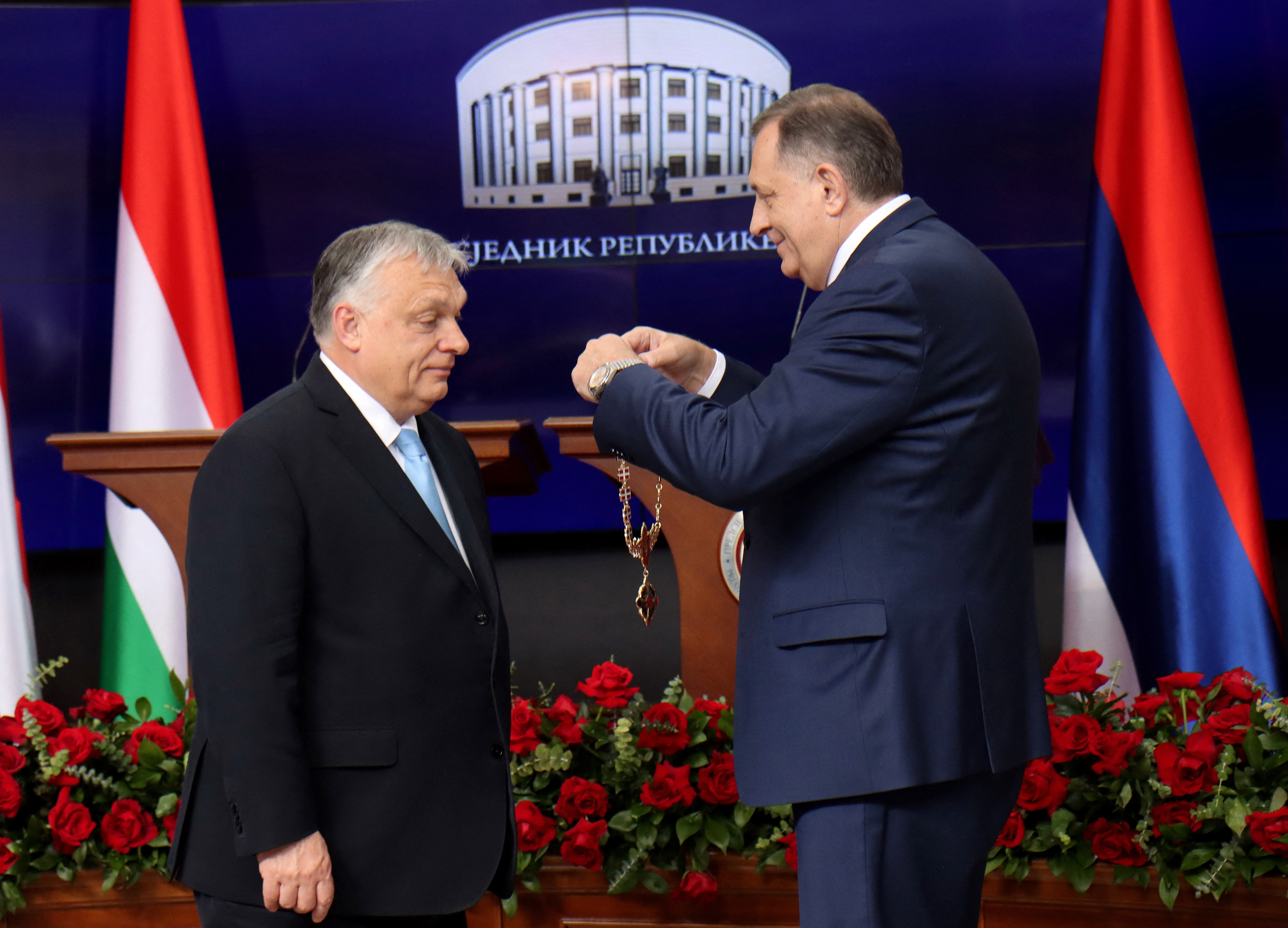 Viktor Orban, decorat de liderul separatiştilor sârbi din Bosnia-Herţegovina. Mesajul premierului maghiar pentru Occident