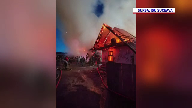 Un bărbat din Suceava și-a pierdut casa, după ce a fost mistuită de flăcări. De la ce ar fi pornit incendiul