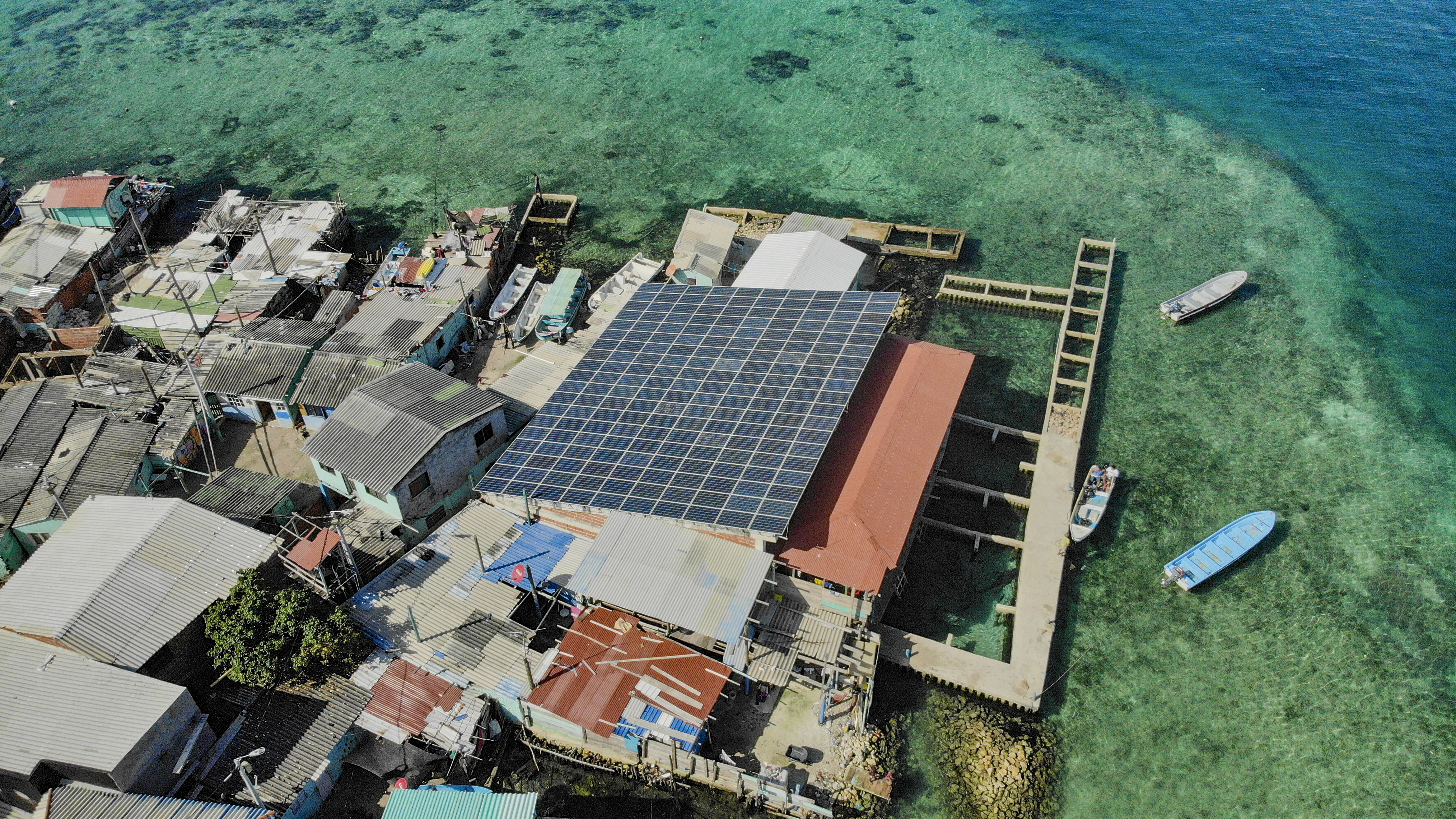 Cum arată cea mai aglomerată insulă din lume. Se întinde pe suprafața a două terenuri de fotbal. „Suntem foarte fericiți”