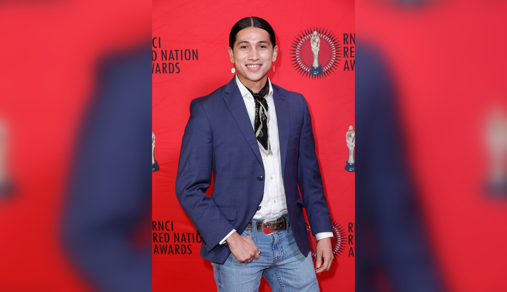 Actorul Cole Brings Plenty, starul serialului „1923", a fost găsit mort într-o pădure. El era dat dispărut