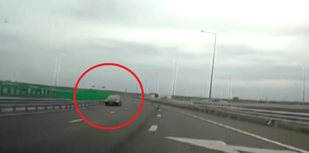 Incident pe podul de la Brăila. Poliția a pornit în urmărirea unui șofer care conducea pe contrasens