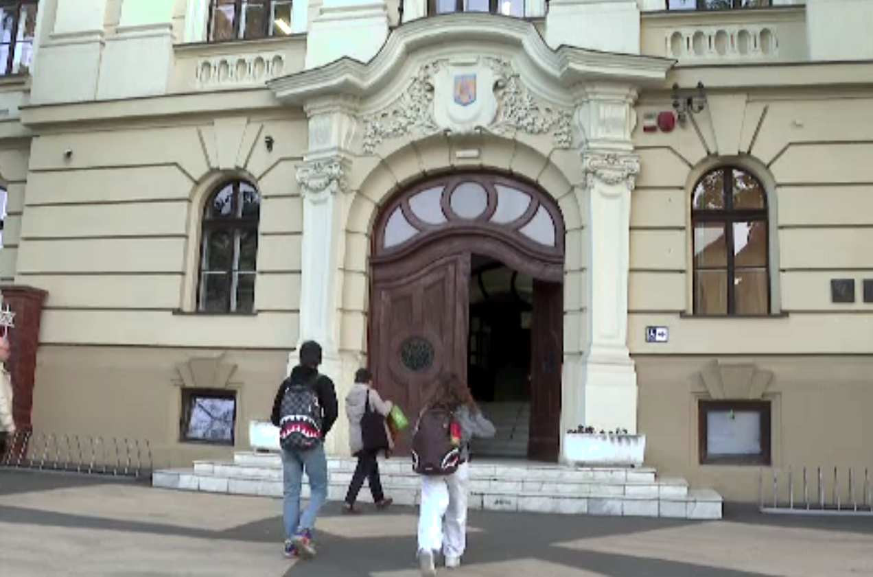 Colegiul Loga din Timișoara a fost redeschis. Nici după analizele de laborator nu se cunoaște cauza îmbolnăvirilor