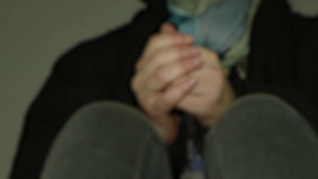 Un argeșean și-a bătut cu sălbăticie soția, apoi și-a sunat soacra spunându-i că i s-a făcut rău. Femeia e în comă