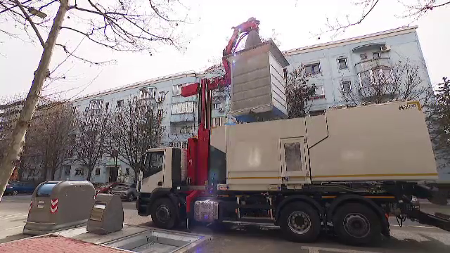 Digitalizarea a ajuns și în industria salubrității din România. Tomberoane care cântăresc gunoiul și deșeuri sortate automat