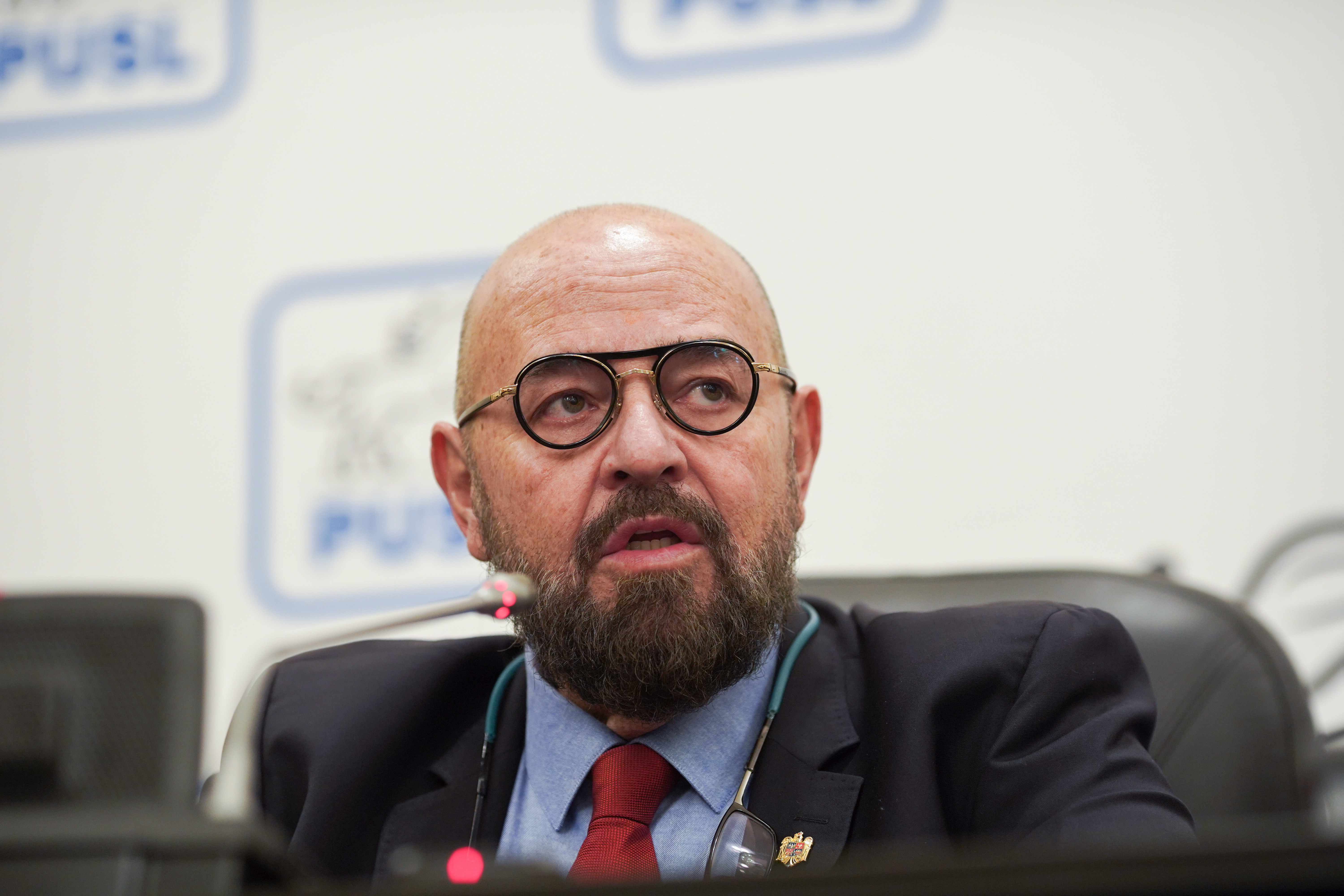 USR îl acuză pe Piedone că a dat ordin de desfiinţare a corturilor USR, deşi sunt instalate legal