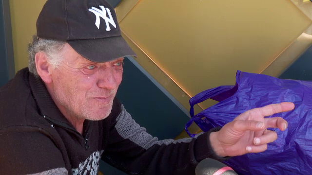 „Decât să le dau banii, mai bine beau o bere”. Ce spun cetățenii din localitățile care vor rămâne fără jocuri de noroc