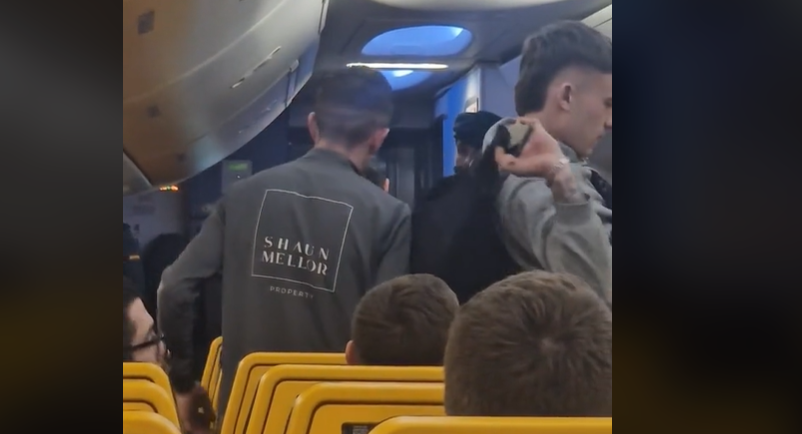 Motivul neobișnuit pentru care un avion a aterizat de urgență la Barcelona. „Asta e tot ce au făcut? E ridicol”