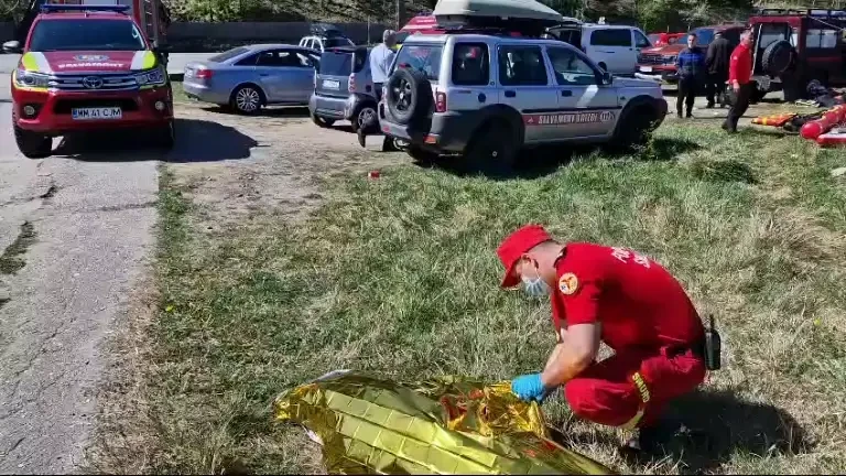 Salvamontişti-scafandri din Gorj şi Cluj intervin pentru recuperarea unei femei înecate într-un baraj pe Olt