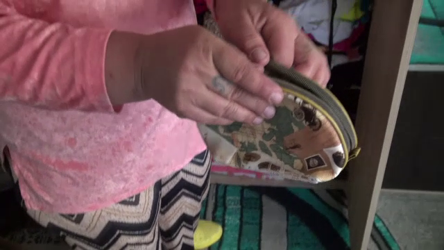 O femeie din Neamț a fost jefuită de un tânăr de 19 ani pe care îl avea în grijă. Hoțul a lăsat-o fără o sumă mare de bani