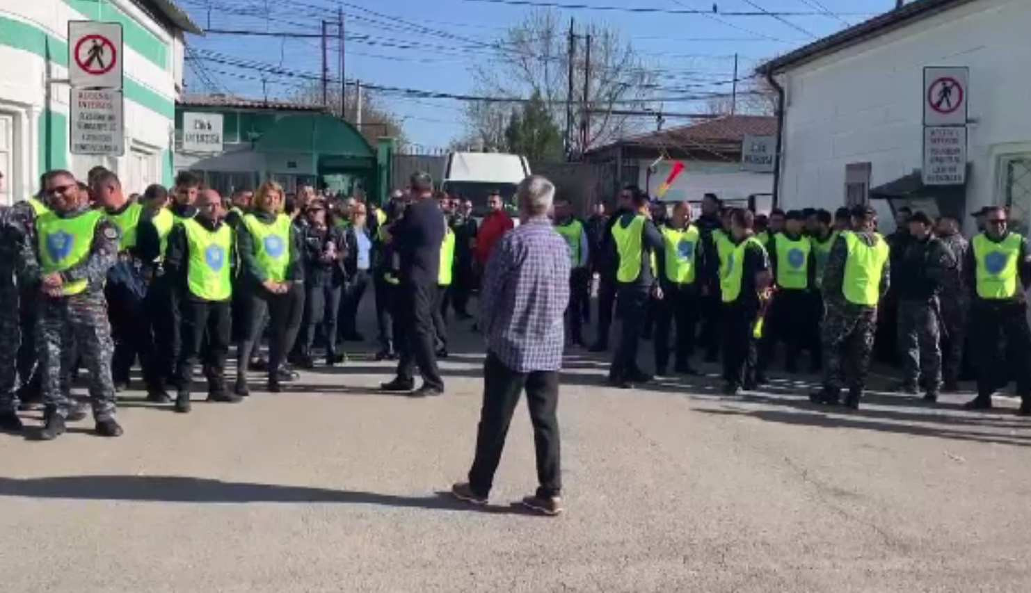Protest la Penitenciarul Poarta Albă. Angajații amenință că vor bloca activitatea. Ce nemulțumiri au
