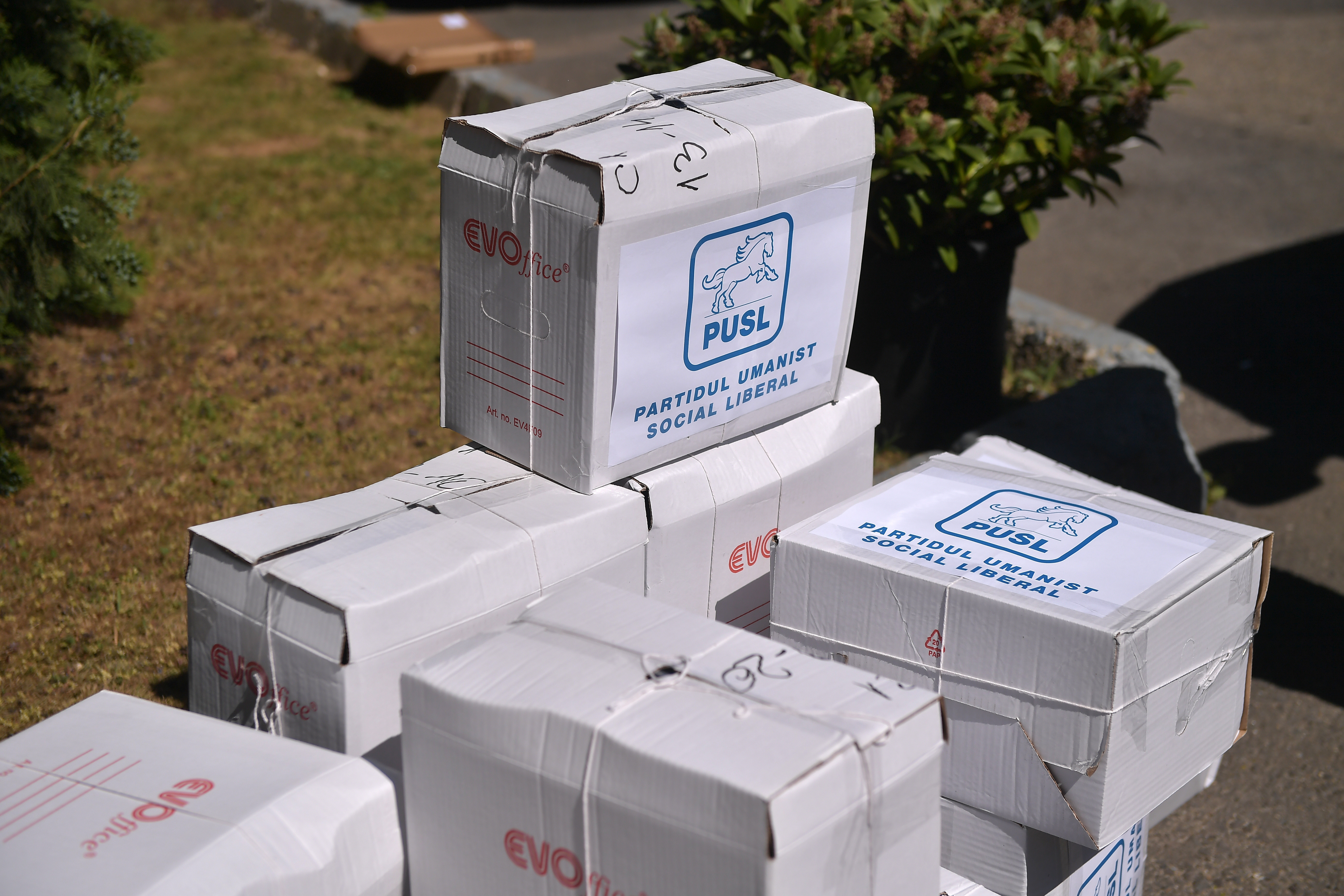 LISTA Partidului Umanist Social Liberal (PUSL) la alegerile europarlamentare 2024: Mugur Ciuvică, Eugenia Șerban, Liviu Pop