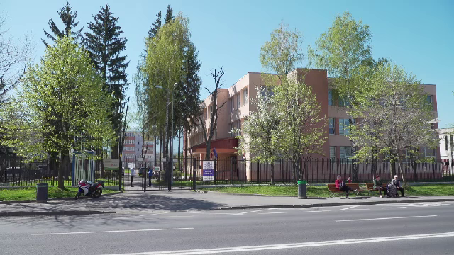 Reacția școlii din Brașov după ce o profesoară ar fi fost șantajată de un elev că va posta online poze indecente cu fiica ei