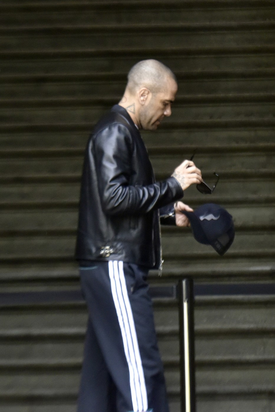 Dani Alves rămâne în libertate după ce un grup de prieteni i-au plătit cauţiunea