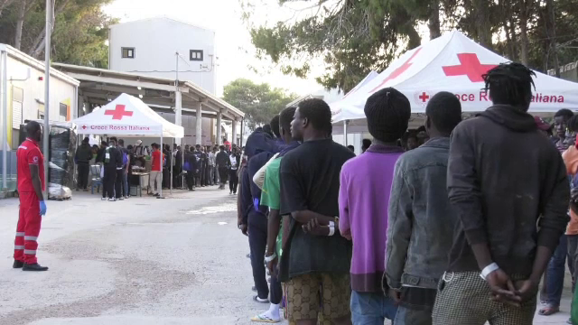 Parlamentul European a adoptat reforma amplă a politicii privind migraţia. Cele trei opțiuni pe care le au statele membre