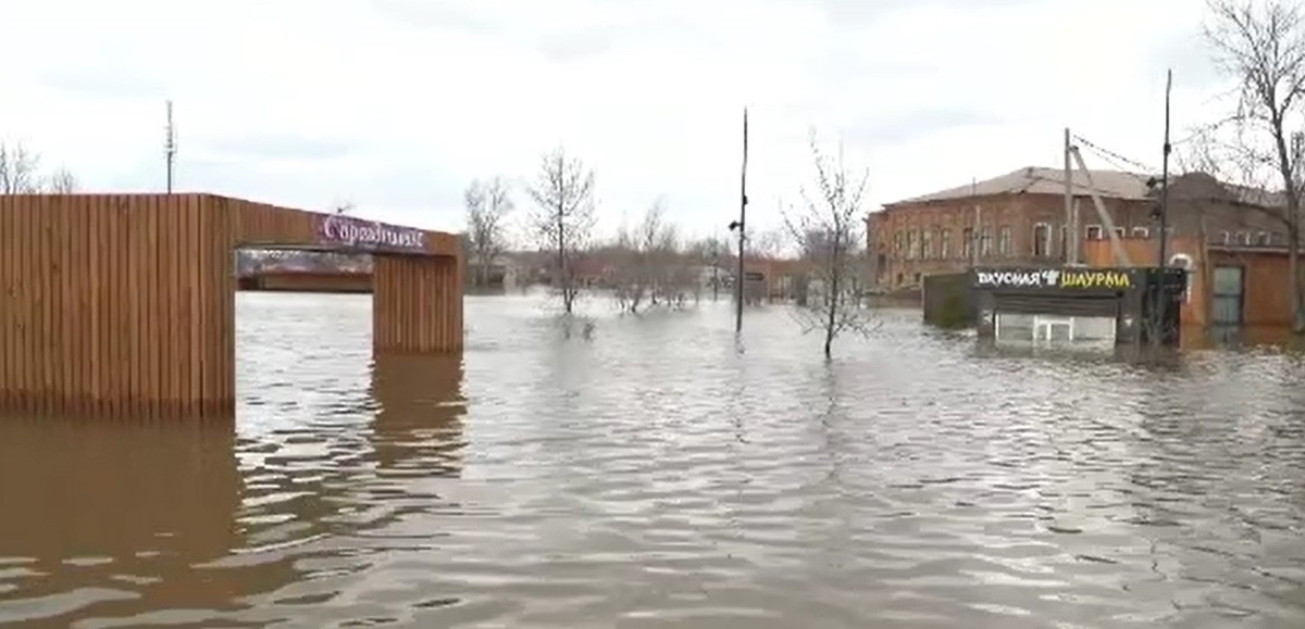 O regiune din Rusia se confruntă cu cele mai grave inundați din ultimii 80 de ani. Cel puțin 100.000 de oameni, evacuați