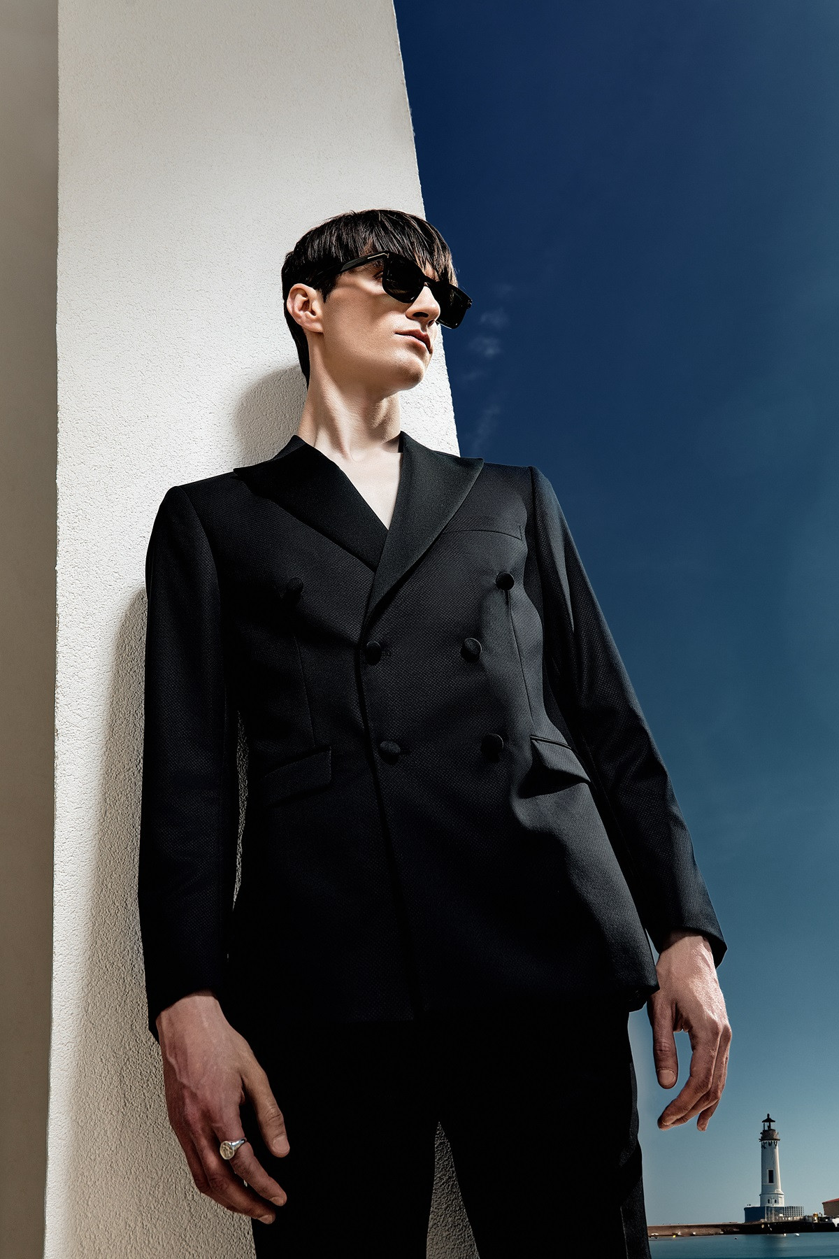 (P) Descoperă eleganța autentică a costumelor bărbătești oferite de brandul Seroussi