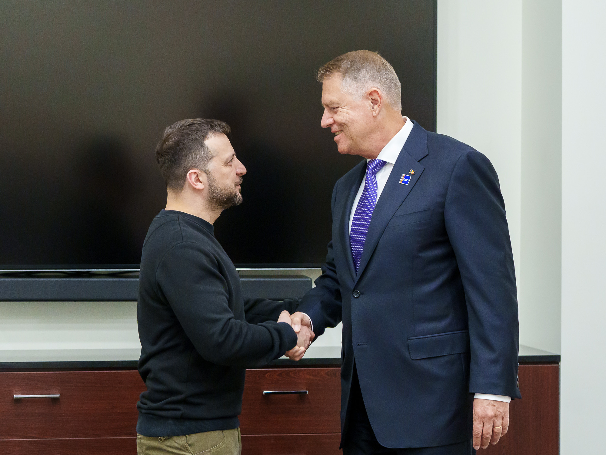 Iohannis a discutat la telefon cu Zelenski despre viitorul Summit NATO şi consolidarea securităţii la Marea Neagră