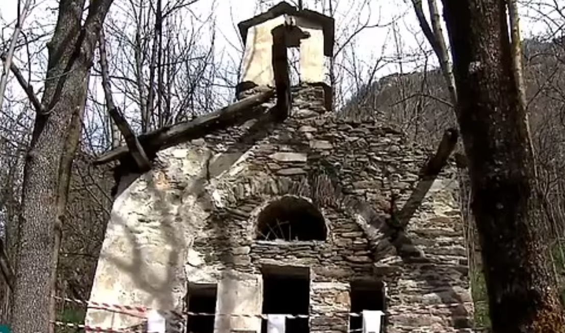 O tânără a fost găsită moartă într-o biserică părăsită, după ce a mers la vânătoare de fantome. Detaliile date de un martor