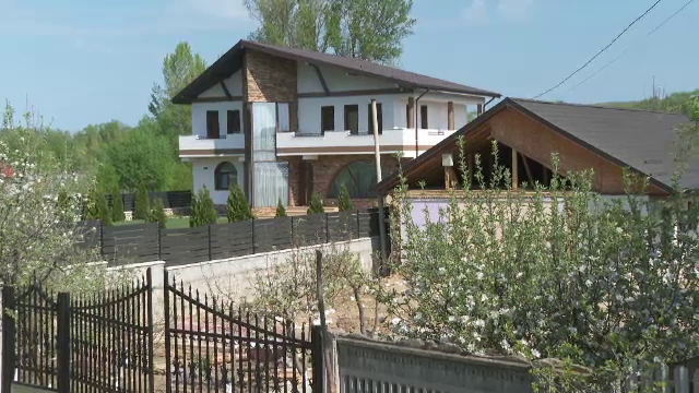 „De la droguri”. Un individ din Galaţi, abia eliberat din închisoare, a ameninţat că va arunca în aer casa vecinului său