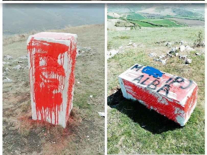 Mesaj obscen la adresa Poliţiei, scris pe o bornă amplasată pe un deal. IPJ Alba anunţă că face verificări