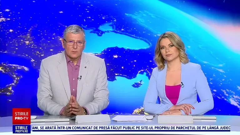 Reacția unui urs când a observat un bărbat care îl filma, într-o pădure din Suceava | VIDEO