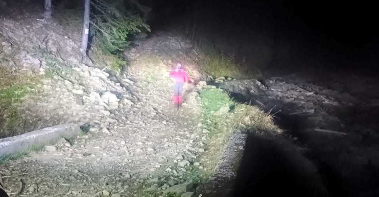 Doi ucraineni au fost salvați de pe munte, în Maramureș, după o noapte întreagă de căutări. Sunt de 3 zile şi 3 nopţi pe drum