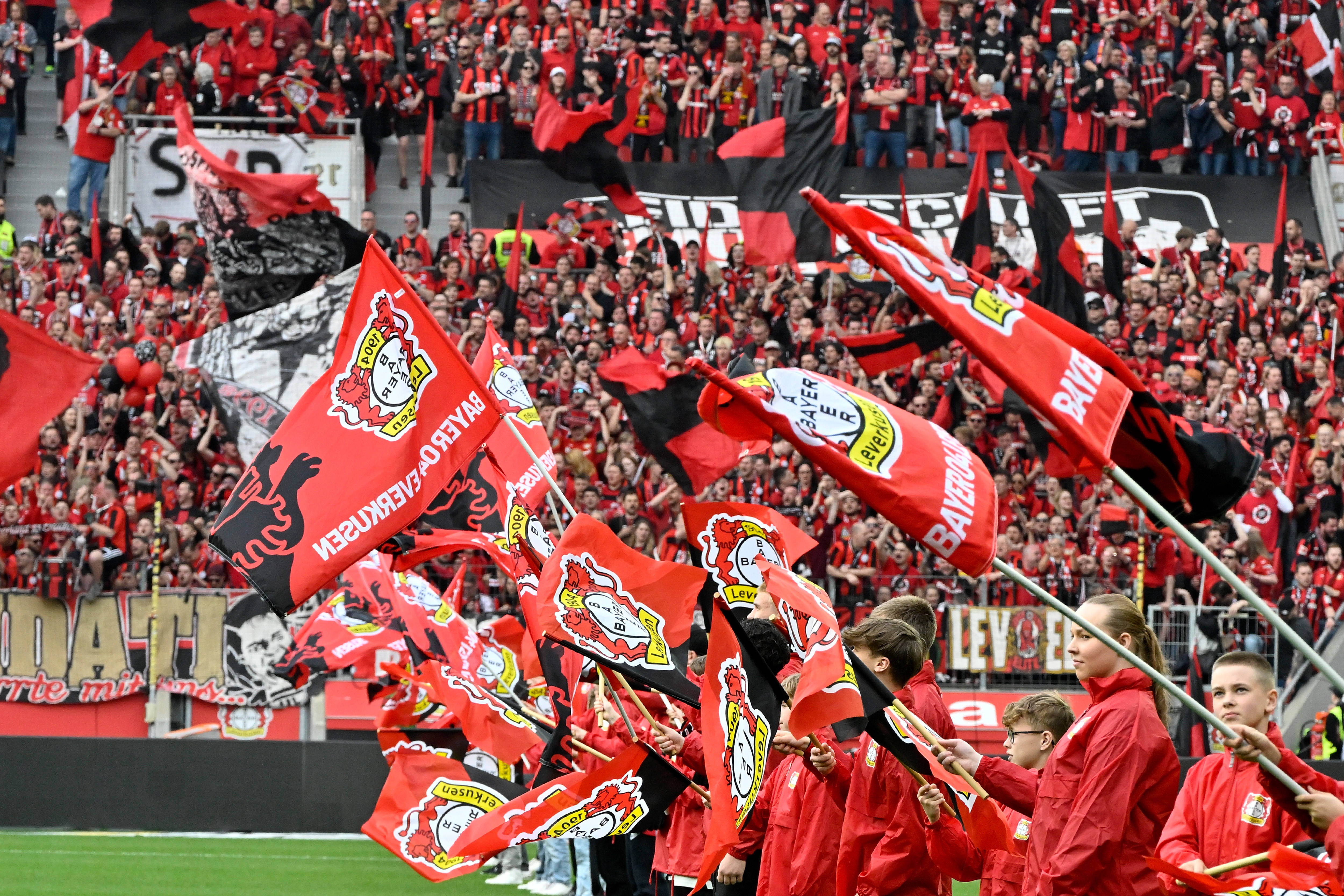 Bayer Leverkusen a câștigat pentru prima oară în istoria sa de 120 de ani titlul în Germania, după un sezon uluitor