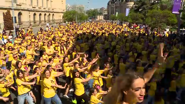 O parte din Calea Victoriei s-a transformat în scenă, în weekend. „Să dansăm, să ne distrăm”