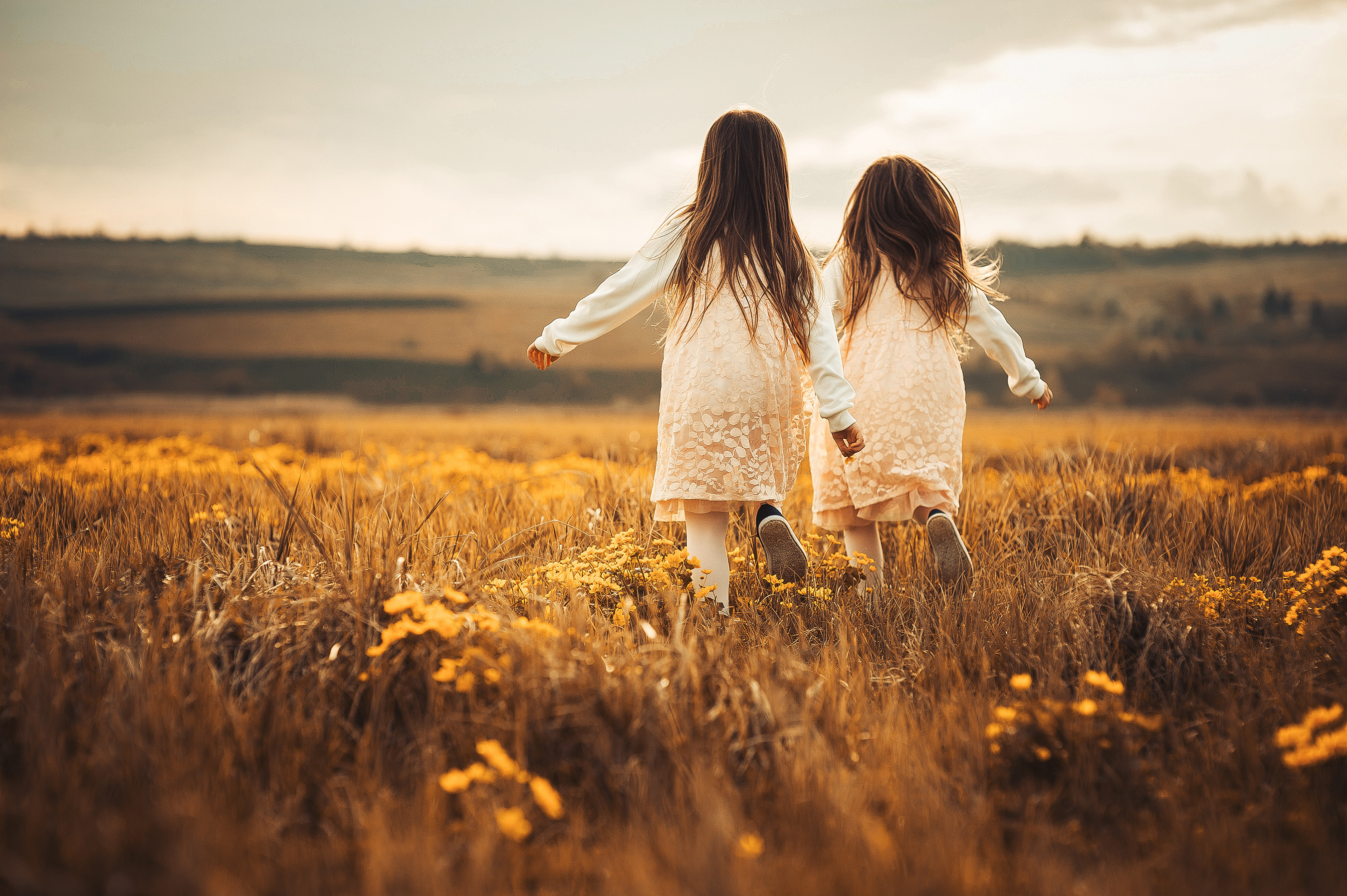 Surori gemene, despărțite la naștere. S-au regăsit după 30 de ani. „Sunt sortite să fie împreună”