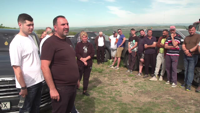 Zeci de fermieri au protestat în fața stațiilor de lansare a rachetelor antigrindină din Valea Călugărească