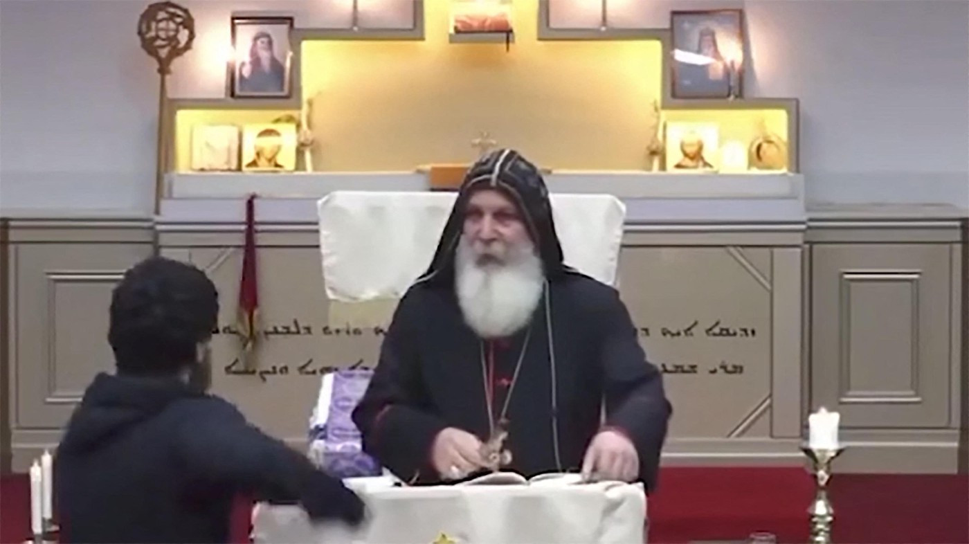 Adolescentul care a atacat cu cuţitul mai mulți oameni într-o biserică din Sydney este acuzat de terorism