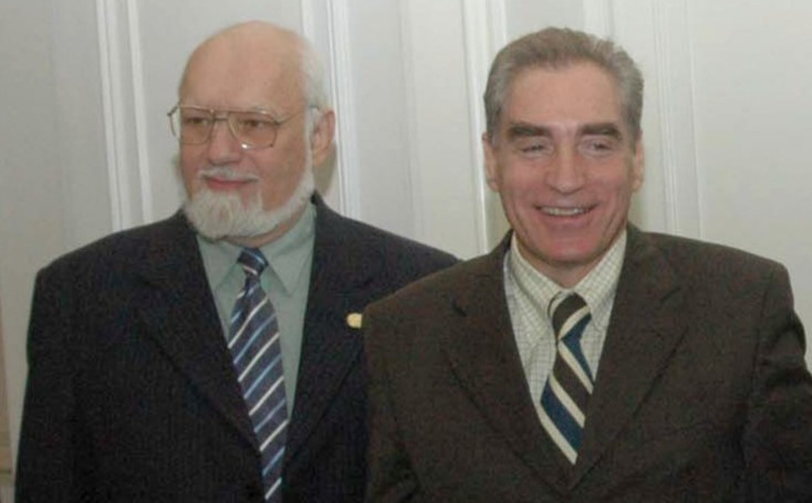 Klaus Iohannis a transmis ministrului Justiției cererile de urmărire penală față de Petre Roman și Gelu-Voican Voiculescu