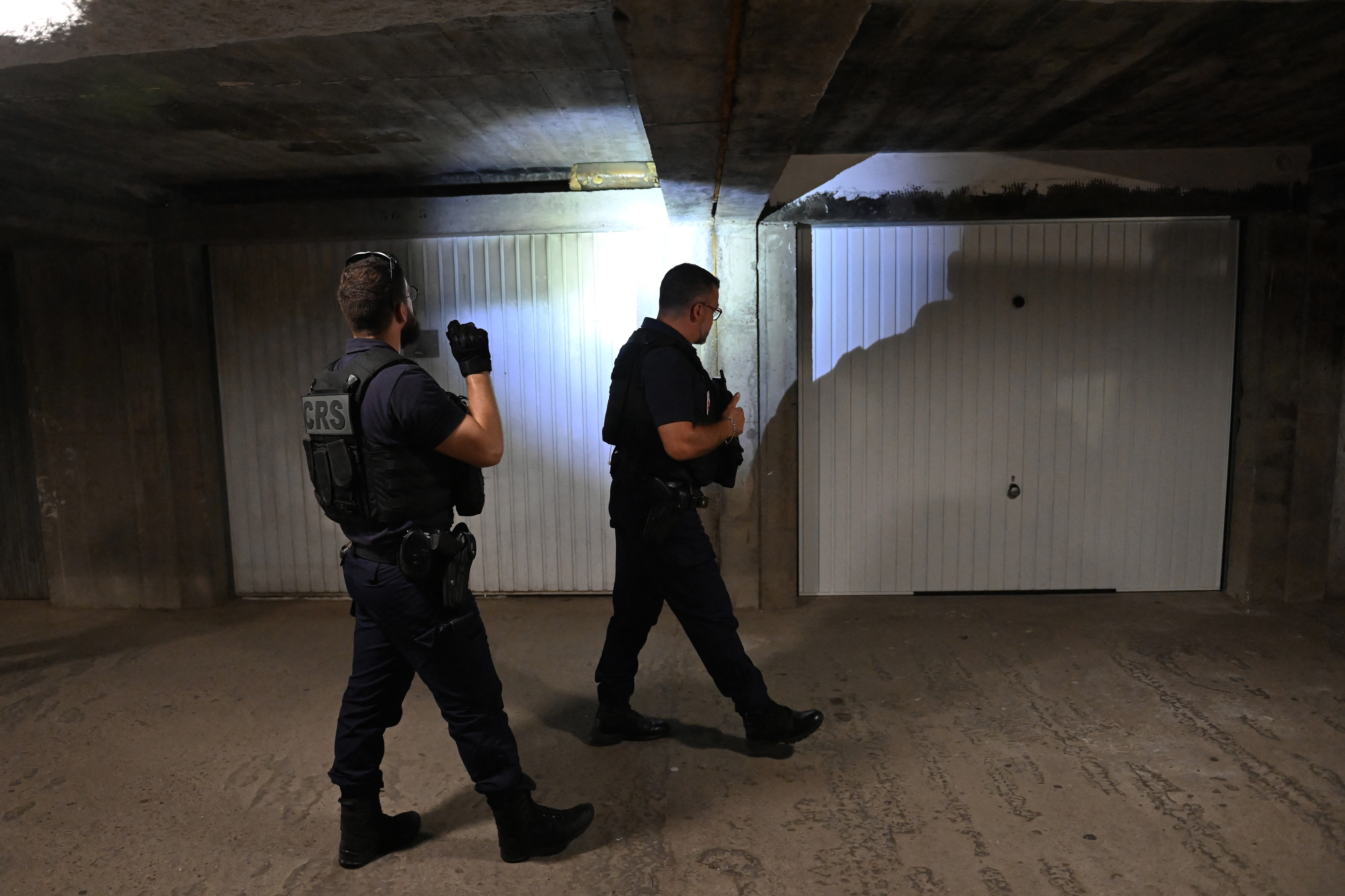 Răfuială într-un oraș din Franța. Cinci tineri au fost răniți într-un schimb de focuri