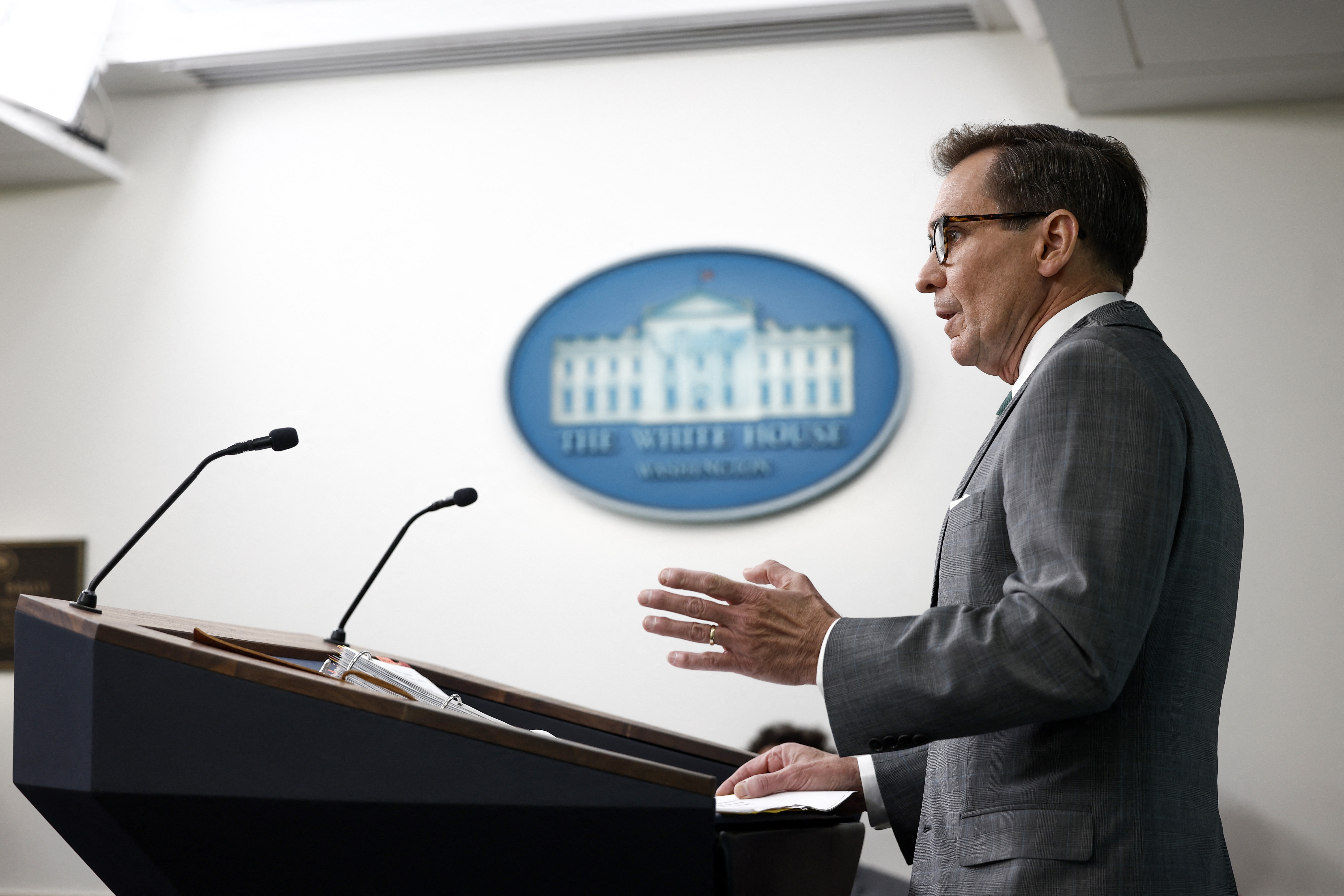 Sprijin prudent al Casei Albe pentru noile proiecte de ajutoare acordate Ucrainei şi Israelului. „Câteva detalii în plus”