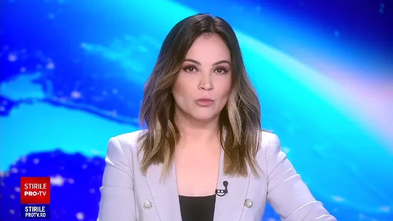 Tânăr filmat în timp ce vandalizează mai multe maşini parcate, în Suceava