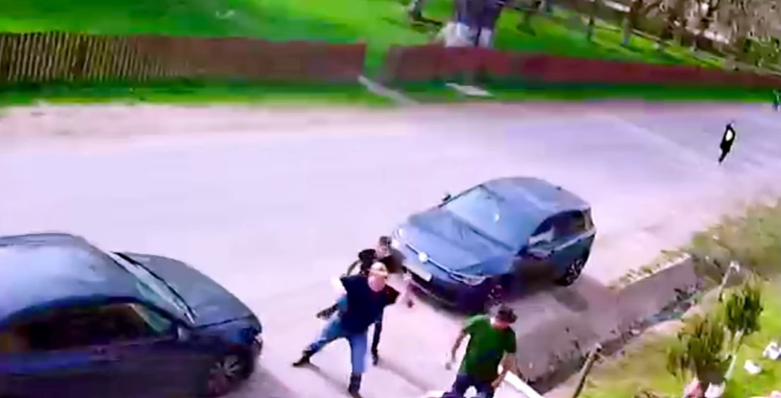 Scandal cu iz electoral. Un candidat la o primărie din Sibiu a fost bătut cu biciul de fratele edilului | VIDEO