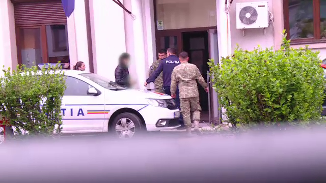 Femeia militar acuzată că și-a bătut fetița de două luni nu se va mai putea apropia de ea. Ce au decis judecătorii