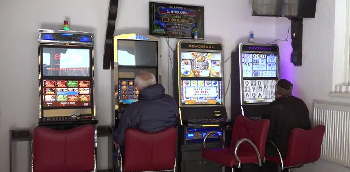 Păcănelele au reapărut în localitățile cu mai puțin de 15.000 de locuitori. Decizia instanțelor a schimbat totul