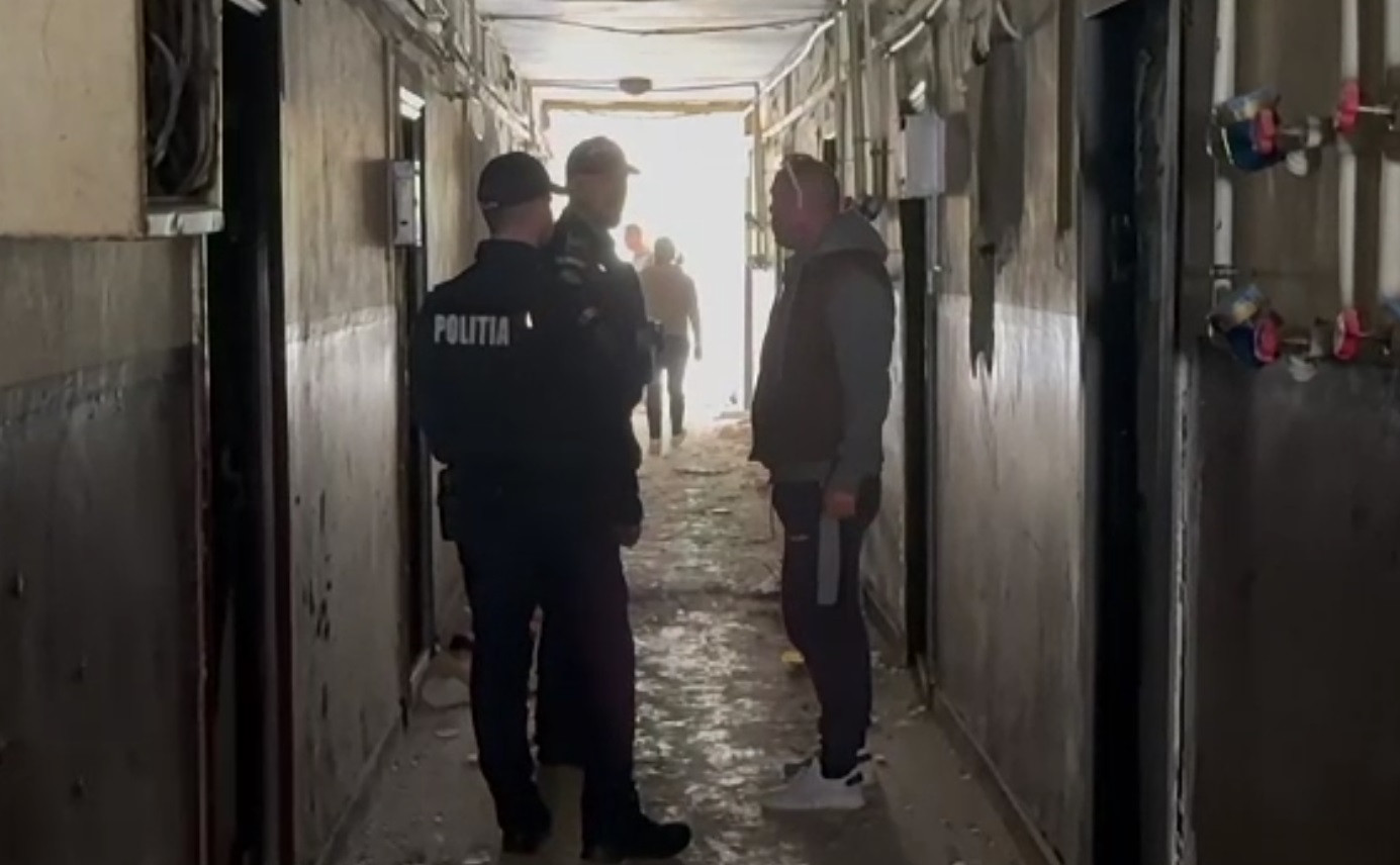 Locatarii blocului din Craiova care a sărit aer au revenit în apartamentele lor. Ce le-au promis autoritățile