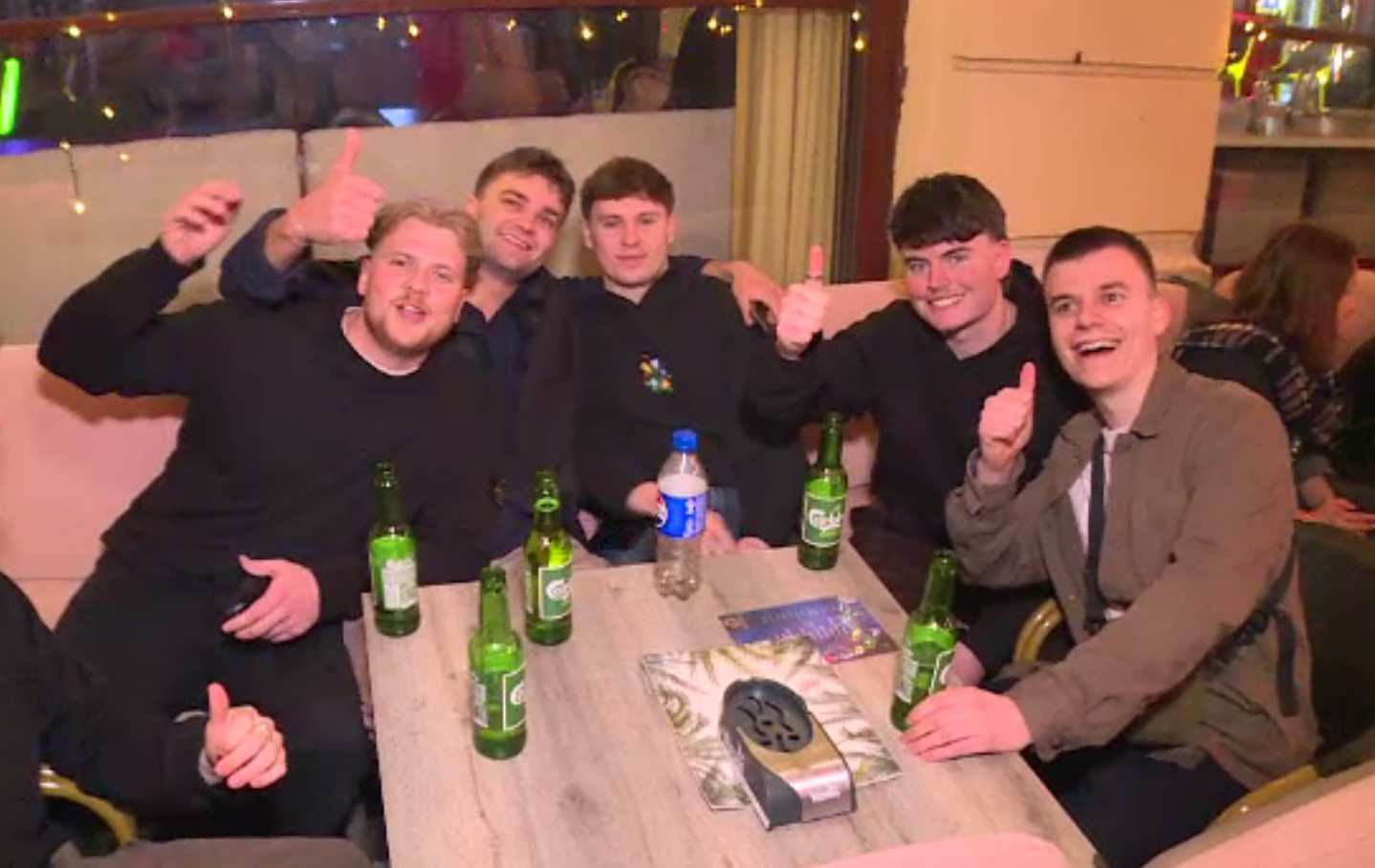 Valul de frig nu a speriat petrecăreții. Centrul vechi, plin cu turiști străini și români puși pe distracție