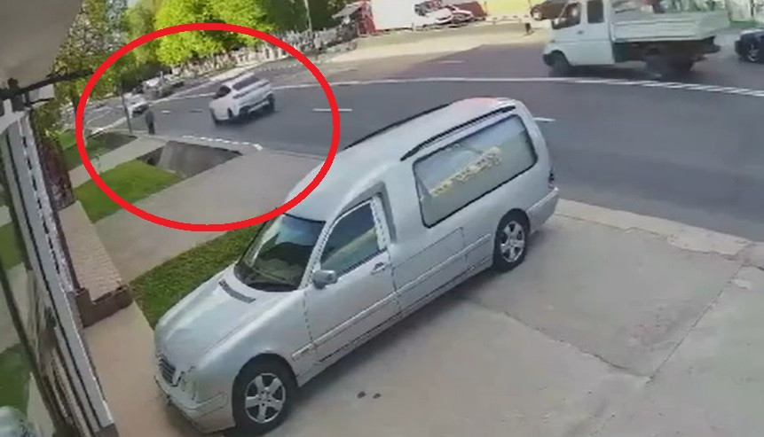 Tragedie în Râmnicu Vâlcea. Un bărbat care s-a urcat beat la volan, cu copiii săi în mașină, a ucis un șofer în trafic