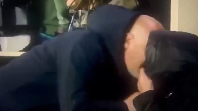 Moment hilar la un meci de fotbal. Sărutul care a șocat după golul dat de Fiorentina la meciul cu Viktoria Plzen | VIDEO