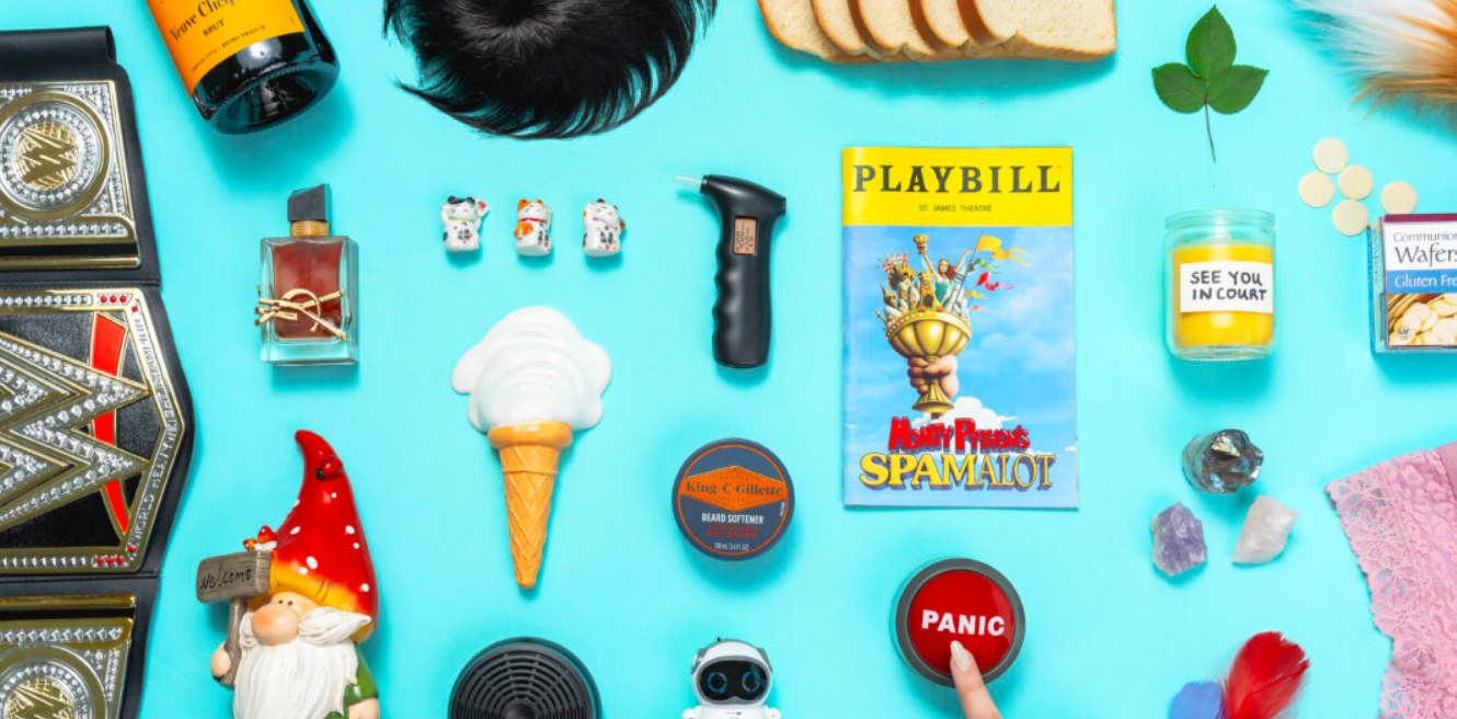 Care au fost cele mai neobișnuite lucruri uitate în mașinile Uber, în 2024. Un posterior fals se numără printre ele