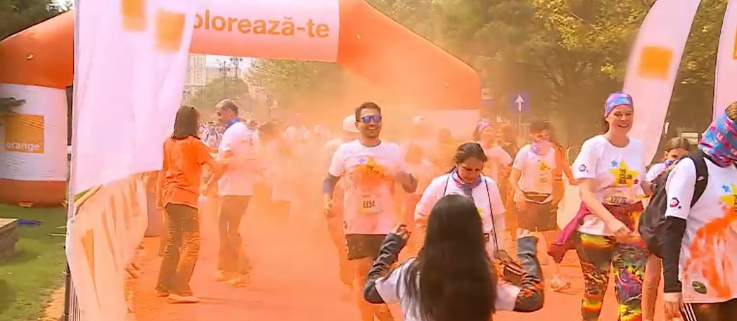 Bucureștiul a găzduit cea mai colorată cursă. Surpriza de care au avut parte cei care au participat la The Color Run
